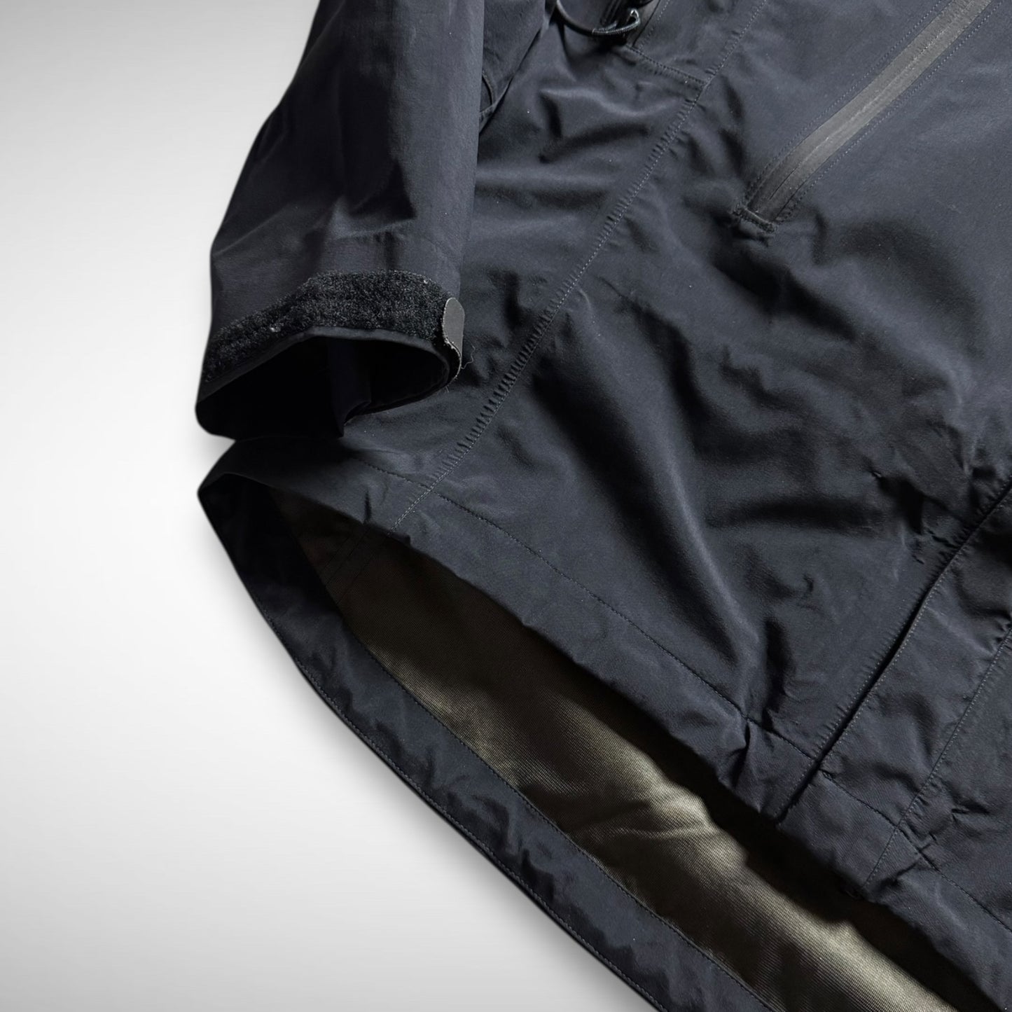 Arc’Teryx LEAF Alpha Gen 1 GTX (2011)