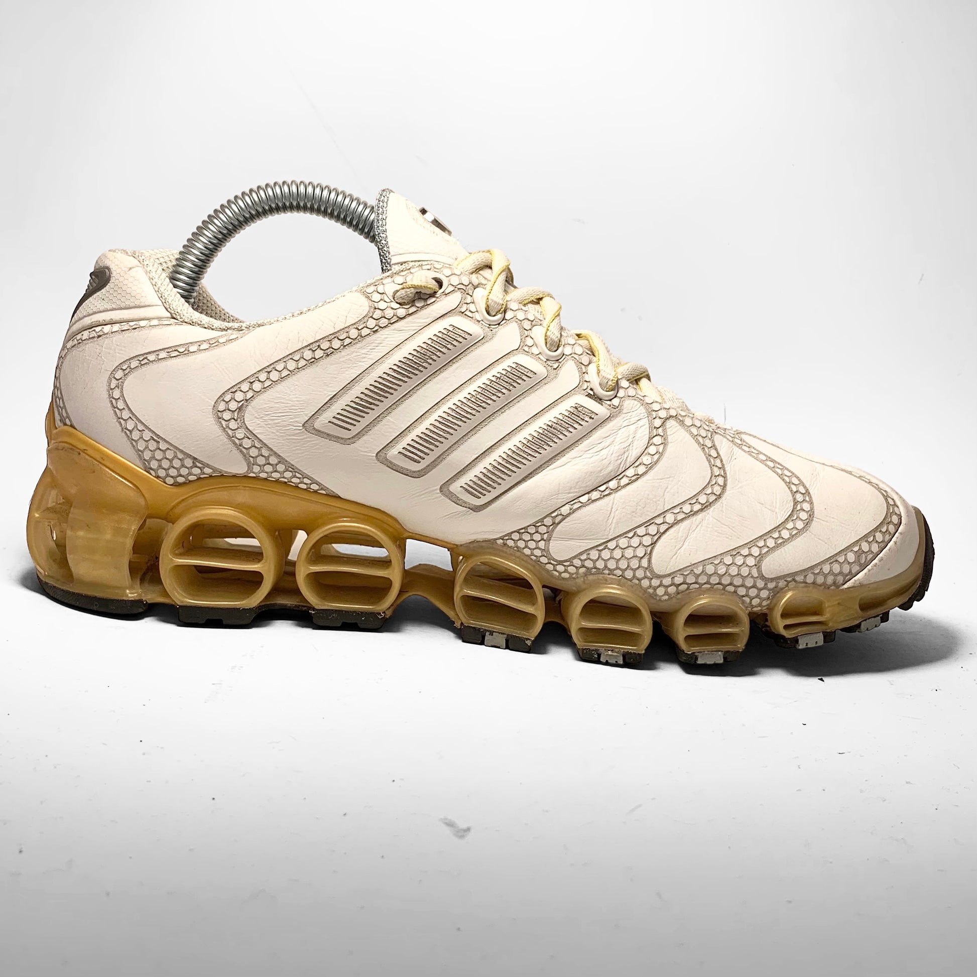 Adidas store bounce 2005